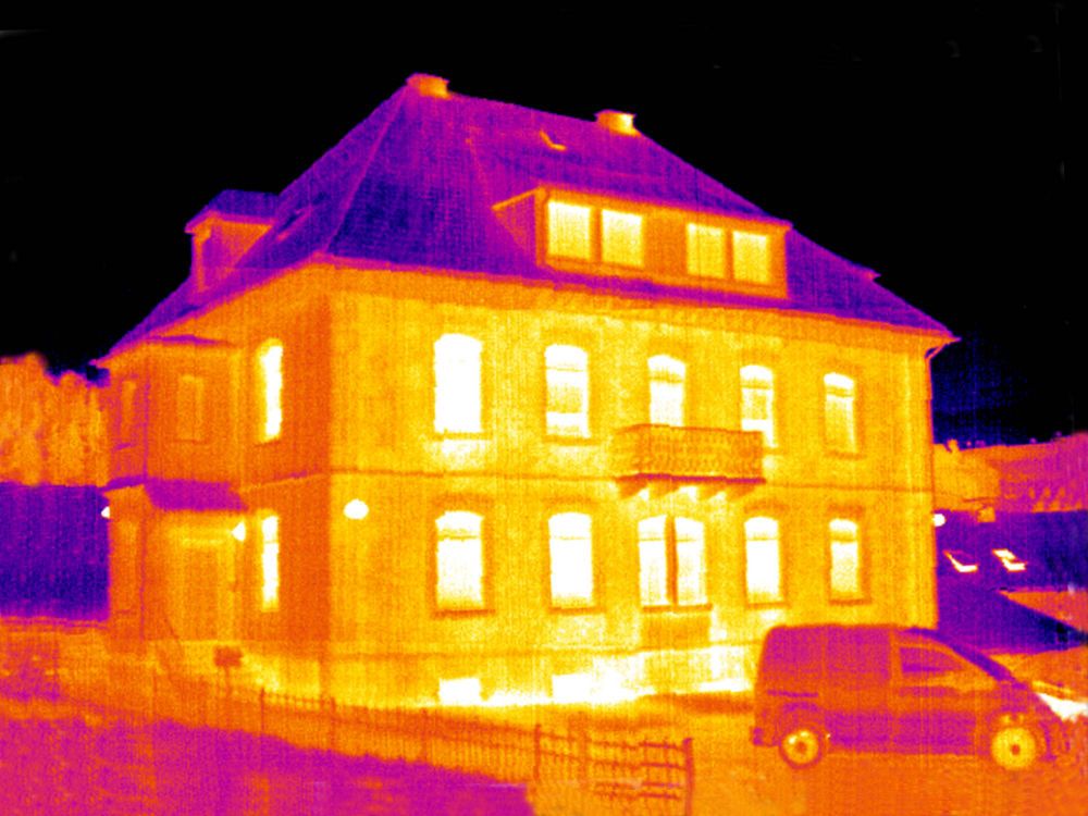 hình ảnh nhiệt hồng ngoại của vỏ ngoài tòa nhà